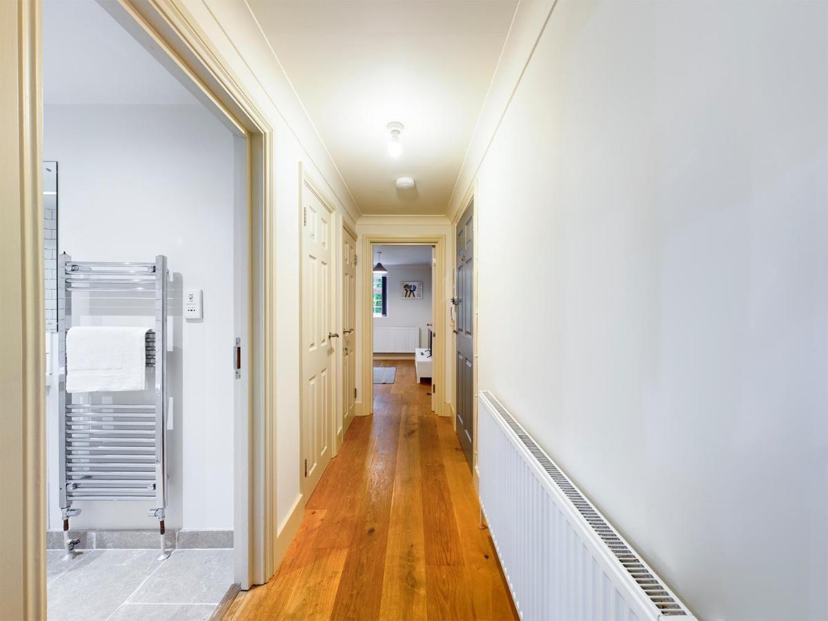 Redhill Town Centre Apartment By Livingo Екстер'єр фото